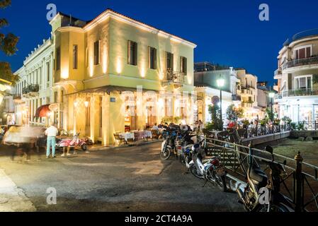 Athènes la nuit, quartier de Plaka, région Attique, Grèce, Europe Banque D'Images