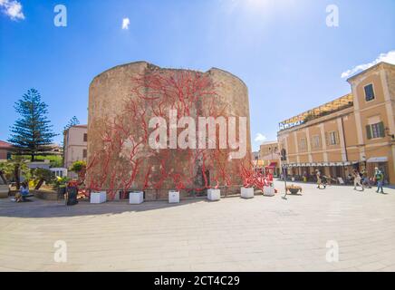 Alghero (Italie) - la ville marine et touristique sur l'île de Sardegna, colonie catalane avec la culture espagnole. Voici une vue sur le centre historique. Banque D'Images