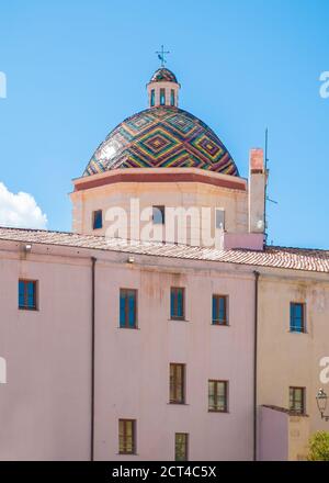 Alghero (Italie) - la ville marine et touristique sur l'île de Sardegna, colonie catalane avec la culture espagnole. Voici une vue sur le centre historique. Banque D'Images