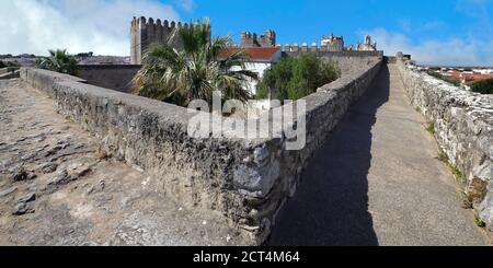 Passerelle au sommet des remparts, château de Serpa, Alentejo, Portugal Banque D'Images