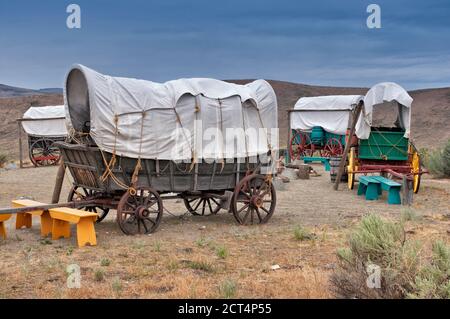 Campement de wagons au centre d'interprétation du sentier de l'Oregon, près de Baker City, Oregon, États-Unis Banque D'Images
