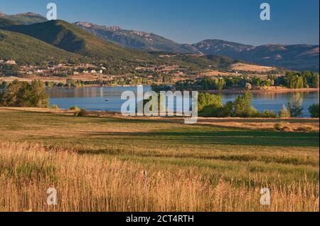 Réservoir de Pineview, lac artificiel dans la vallée, les montagnes Wasatch Ogden, Utah, USA Banque D'Images