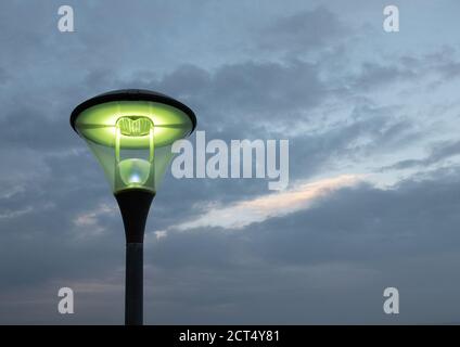 La lumière LED se réchauffe sur la jetée de Bournemouth après le coucher du soleil. 24 avril 2013. Photo: Neil Turner Banque D'Images