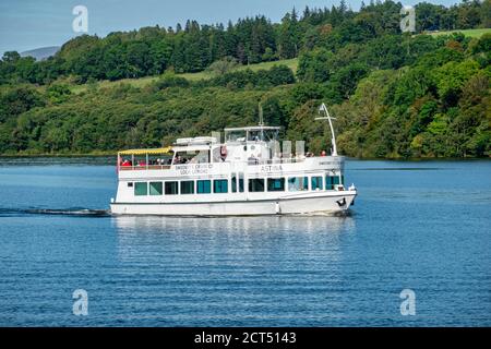 Sweeney's Cruise Co. Astina se dirige vers Loch Lomond Shores Balloch West Dunbartonshire Scotland UK sur Loch lomond Banque D'Images