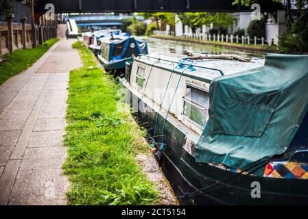 Canal à Ladbroke Grove dans le Royal Borough of Kensington and Chelsea, Londres, Angleterre, Royaume-Uni Banque D'Images