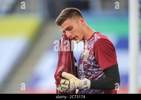 Nick Pope (1) de Burnley lingettes est visage pendant le préchauffage avant le jeu Banque D'Images