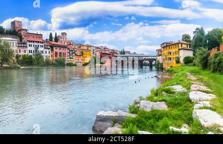 Belles villes médiévales d'Italie - pittoresque Bassano del Grappa, province de Vicenza, région de Vénétie Banque D'Images