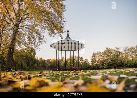 Automne à Regents Park, l'un des parcs royaux de Londres, Angleterre Banque D'Images