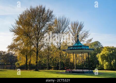 Automne à Regents Park, l'un des parcs royaux de Londres, Angleterre Banque D'Images