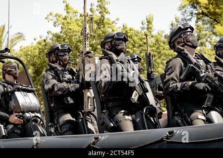 Force navale spéciale de guerre. Unités d'infanterie de marine lors de l'exposition de la Journée des forces armées espagnoles à Séville, Espagne Banque D'Images