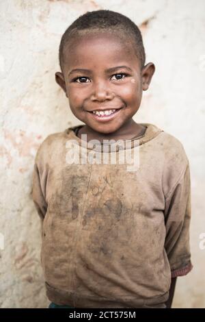 Portrait d'un garçon, Ranomafana, Madagascar Central Highlands Banque D'Images