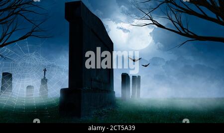 un arrière-plan sombre d'halloween d'un cimetière la nuit Banque D'Images
