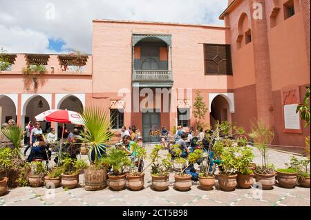 Touristes au café du Musée de Marrakech, Marrakech (Marrakech), Maroc, Afrique du Nord, Afrique Banque D'Images