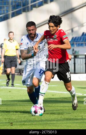 Genki HARAGUCHI (H) et Marco DJURICIN (KA), action, duels, football 2ème Bundesliga, 1er match, Hanovre 96 (H) - Karlsruher SC (KA) 2: 0, le 09/19/2020 à Hanovre/Allemagne. € | utilisation dans le monde entier Banque D'Images