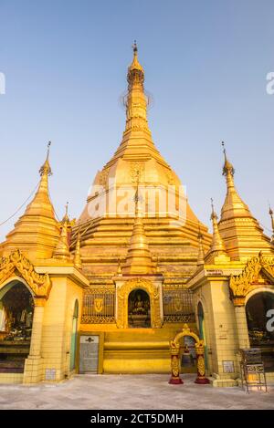 Sule Paya (Pagode de Sule), un temple bouddhiste à Yangon (Rangoon), Myanmar (Birmanie) Banque D'Images
