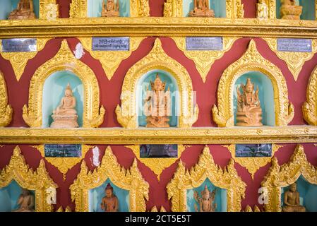 Temple de Bouddha de Chauk Htat Gyi (Chaukhatgyi), qui abrite un Bouddha couché de 66 m, Yangon (Rangoon), Myanmar (Birmanie) Banque D'Images