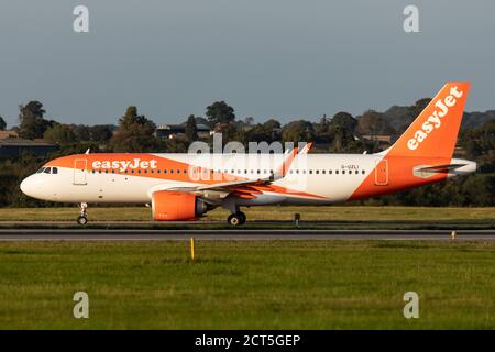 EasyJet Airbus A320 NEO registration G-UZLI taxi le 18 septembre 2020 à l'aéroport de Londres Luton, Bedfordshire, Royaume-Uni Banque D'Images