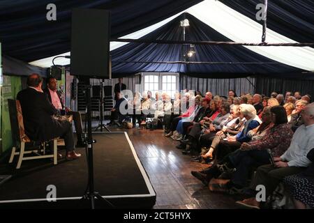 Boswell Book Festival, Dumfries House, Cumnock Ayrshire, Écosse, Royaume-Uni 12 mai 2019. Eric Motley parle de son livre Madison Park et de sa carrière au Boswell Book Festival. Il est actuellement vice-président exécutif et secrétaire général de l'Institut Aspen. Motley siège sur de nombreux conseils d'administration nationaux et de Washington DC. Il est impliqué dans les arts et les humanités et est collectionneur de livres. En juin 2006, son histoire de vie a été présentée dans le Washington Post dans le cadre de la série « être un homme noir en Amérique ». Banque D'Images