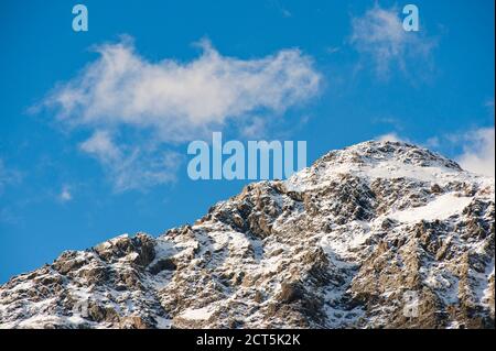 Vue rapprochée des montagnes enneigées dans le parc national d'Aoraki Mount Cook, Île du Sud, Nouvelle-Zélande Banque D'Images