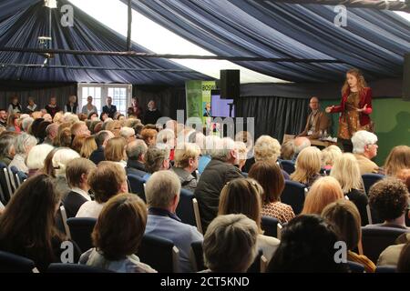 Boswell Book Festival, Dumfries House, Cumnock Ayrshire, Écosse, Royaume-Uni 12 mai 2019. Kate Williams est une historienne britannique, auteure et présentatrice à la télévision. Elle est professeure d'engagement du public auprès de l'histoire à l'Université de Reading. Né le 30 novembre 1974, le festival annuel du livre de Boswell est unique en ce qu'il s'agit du seul festival du livre qui traite de manière exqusive des mémoires et biographies. Banque D'Images