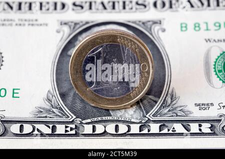 Cologne, Allemagne. 20 septembre 2020. DOLLAR AMÉRICAIN et euro (image de thème, image de symbole) | utilisation dans le monde crédit : dpa/Alamy Live News Banque D'Images