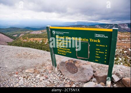 Panneau de traming dans le parc national de Tongariro, Île du Nord, Nouvelle-Zélande Banque D'Images