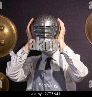 Bonhams, Knightsbridge, Londres, Royaume-Uni. 21 septembre 2020. La vente d'armes et d'armures anciennes comprend un groupe important, principalement du 18e au 19e siècle Armes à feu britanniques par la plupart des principaux fabricants de leur époque. Image: Détail du casque d'UN rare composite allemand 'Maximilian' Full Armor Circa 1520, £40,000-60,000. Crédit : Malcolm Park/Alay Live News. Banque D'Images