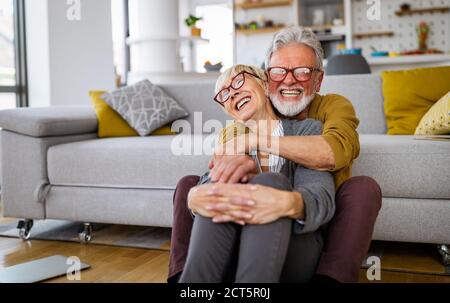 Cheerful senior couple enjoying life et passer du temps ensemble Banque D'Images