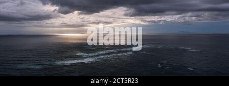 Rencontre des mers, où la mer de Tasman rencontre l'océan Pacifique, Cap Reinga (te Rerenga Wairua), Nouvelle-Zélande Banque D'Images