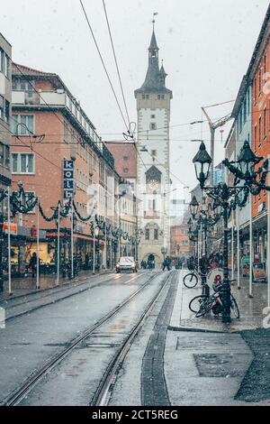 Wurzburg/Germany-3/1/19: Le Grafeneckart vu d'Augustinerstrasse. C'est la partie la plus ancienne de la mairie de Würzburg, située dans la vieille ville de nea Banque D'Images