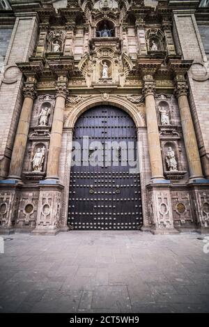 Grandes portes d'église, Lima, province de Lima, Pérou, Amérique du Sud Banque D'Images