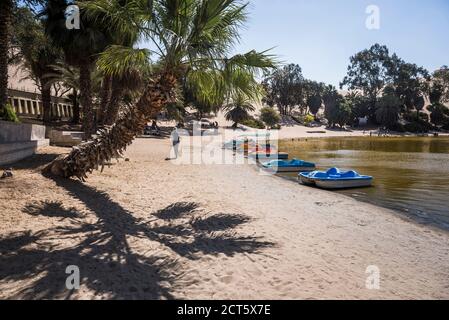 Huacachina, une dunes de sable entouré village oasis dans le désert, région ICA, Pérou, Amérique du Sud Banque D'Images