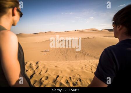 Sables sur dunes dans le désert à Huacachina, Région de l'Ica, Pérou, Amérique du Sud Banque D'Images