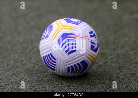 Milan, Italie. 19 septembre 2020. Match amical. FC Internazionale contre Pisa UC. Les balles officielles de série A Nike Flight sont visibles sur le terrain lors du match de football entre le FC Internazionale et Pisa SC. . Le FC Internazionale remporte 7-0 victoires sur l'aéroport de Pise. Banque D'Images