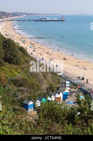 Bournemouth, Dorset, Royaume-Uni. 21 septembre 2020. Météo au Royaume-Uni : belle journée chaude et ensoleillée sur les plages de Bournemouth tandis que les amateurs de soleil se dirigent vers le bord de mer pour profiter du soleil. Crédit : Carolyn Jenkins/Alay Live News Banque D'Images