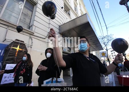 Buenos Aires, Argentine. 21 septembre 2020. 21 septembre 2020, Buenos Aires, Buenos Aires, Argentine: Le personnel de santé dénonce la situation sanitaire et du travail dans le cadre de la pandémie, devant l'Hôpital pour enfants Ricardo Gutierrez. (Credit image: © Carol Smiljan/ZUMA Wire) Credit: ZUMA Press, Inc./Alamy Live News Banque D'Images