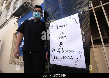 Buenos Aires, Buenos Aires, Argentine. 21 septembre 2020. Le personnel de santé dénonce la situation sanitaire et du travail dans le cadre de la pandémie, devant l'hôpital pour enfants Ricardo Gutierrez. Credit: Carol Smiljan/ZUMA Wire/Alay Live News Banque D'Images