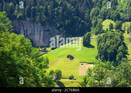 Maison isolée près du village de montagne Lauterbrunnen, Oberland bernois, Suisse. Banque D'Images