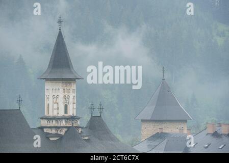 Le monastère de Sucevita, une église gothique classée dans les « églises peintes du nord de la Moldavie » de l'UNESCO, Bukovina, Roumanie Banque D'Images