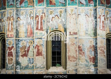 Peintures murales au Monastère de Sucevita, une église gothique classée dans les 'églises peintes du nord de la Moldavie' de l'UNESCO, Bukovina, Roumanie Banque D'Images