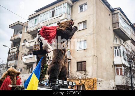 Festival de danse de l'ours du nouvel an, Comanesti, Moldova, Roumanie Banque D'Images