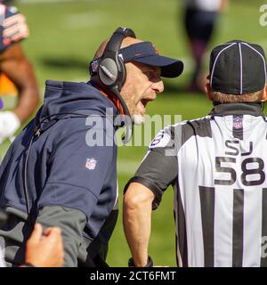 20 septembre 2020: Chicago, Illinois, États-Unis - Bears Head Coach Matt Nagy parle à l'officiel pendant le match NFL entre les New York Giants et les Chicago Bears au Soldier Field à Chicago, il. Photographe : Mike Wulf Banque D'Images
