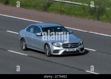 A 2016 Mercedes-Benz E 220 D AMG Line Auto Silver car Saloon Diesel conduite sur l'autoroute M6 près de Preston dans Lancashire, Royaume-Uni Banque D'Images