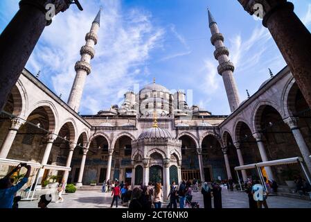 Nouvelle mosquée (mosquée Yeni) cour, Istanbul, Turquie, Europe de l'est Banque D'Images