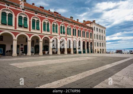 Place de la République de Croatie, Trg Republike, également connu sous le nom de Prokuratif à Split, Croatie Banque D'Images