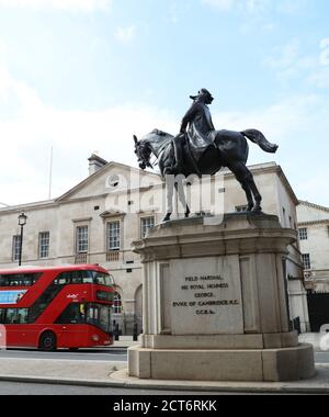 Statue de Field Marshall George HRH Duc de Cambridge vu sur une plinthe à Whitehall, Londres, Royaume-Uni. Banque D'Images