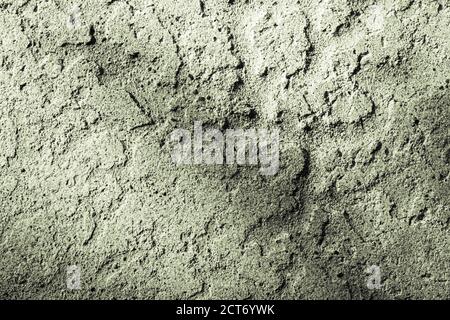 Arrière-plan noir et blanc d'un mur en béton porté par les intempéries et le temps Banque D'Images