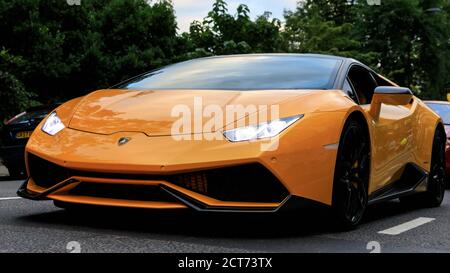 Orange Lamborghini. Supercars à Sloane Street pour Supercar Sunday, Knightsbridge, Londres, Royaume-Uni Banque D'Images