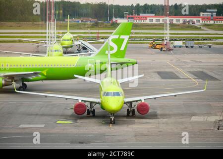 Avions S7 Airlines sur le terrain d'aviation. Aéroport de Domodedovo, Russie - août 2020 Banque D'Images