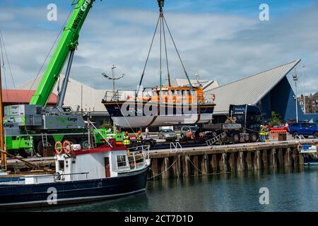 le bateau à moteur entre en service Banque D'Images